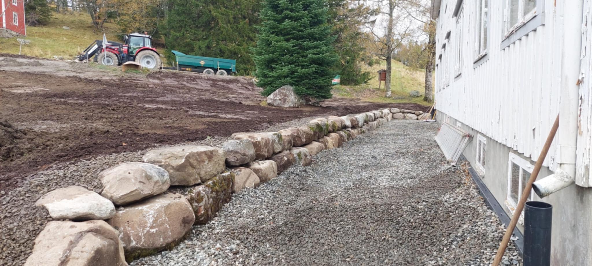 Gravearbeid og terrengforming på byggetomt